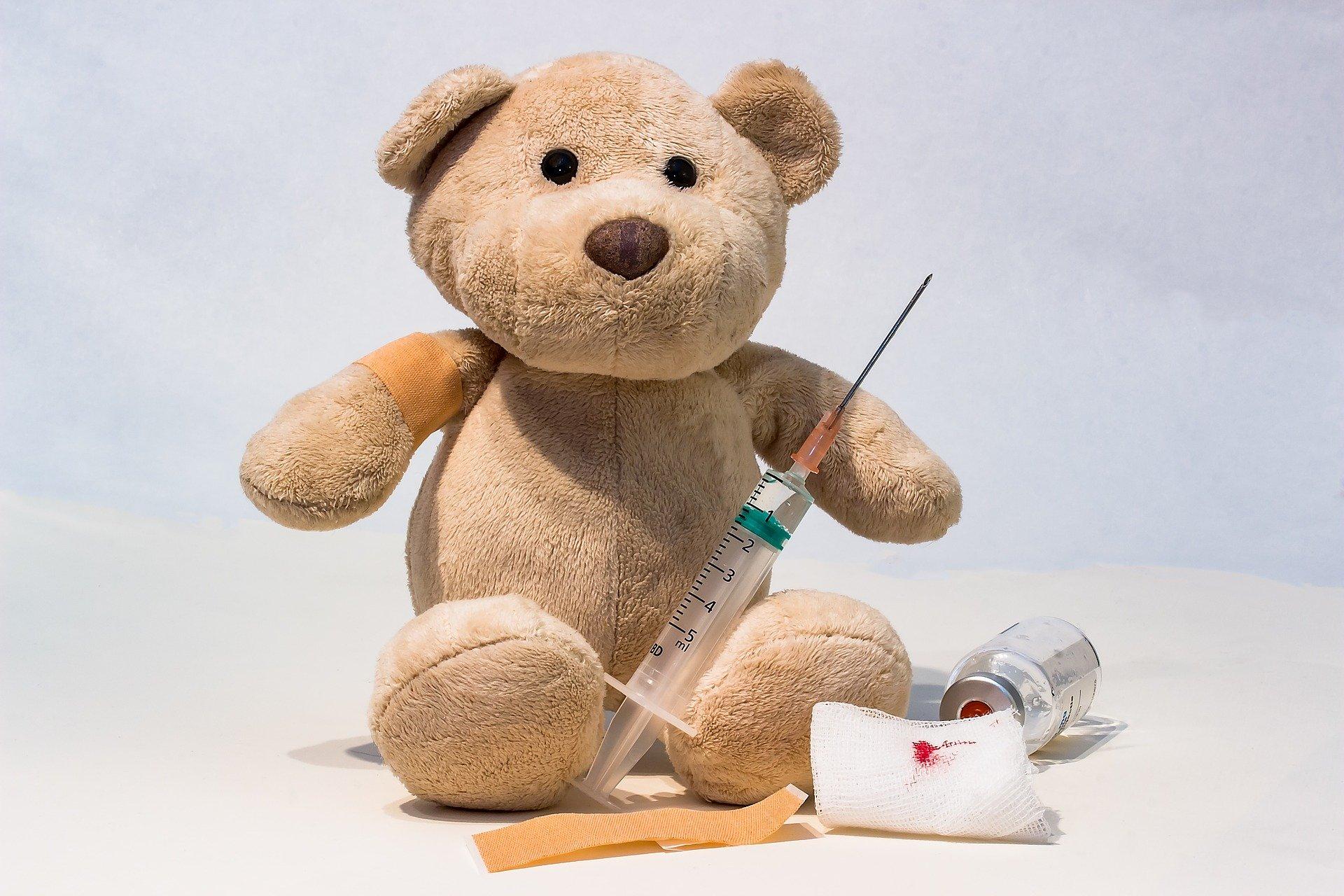 Impfung Teddy (myriams fotos - pixabay)