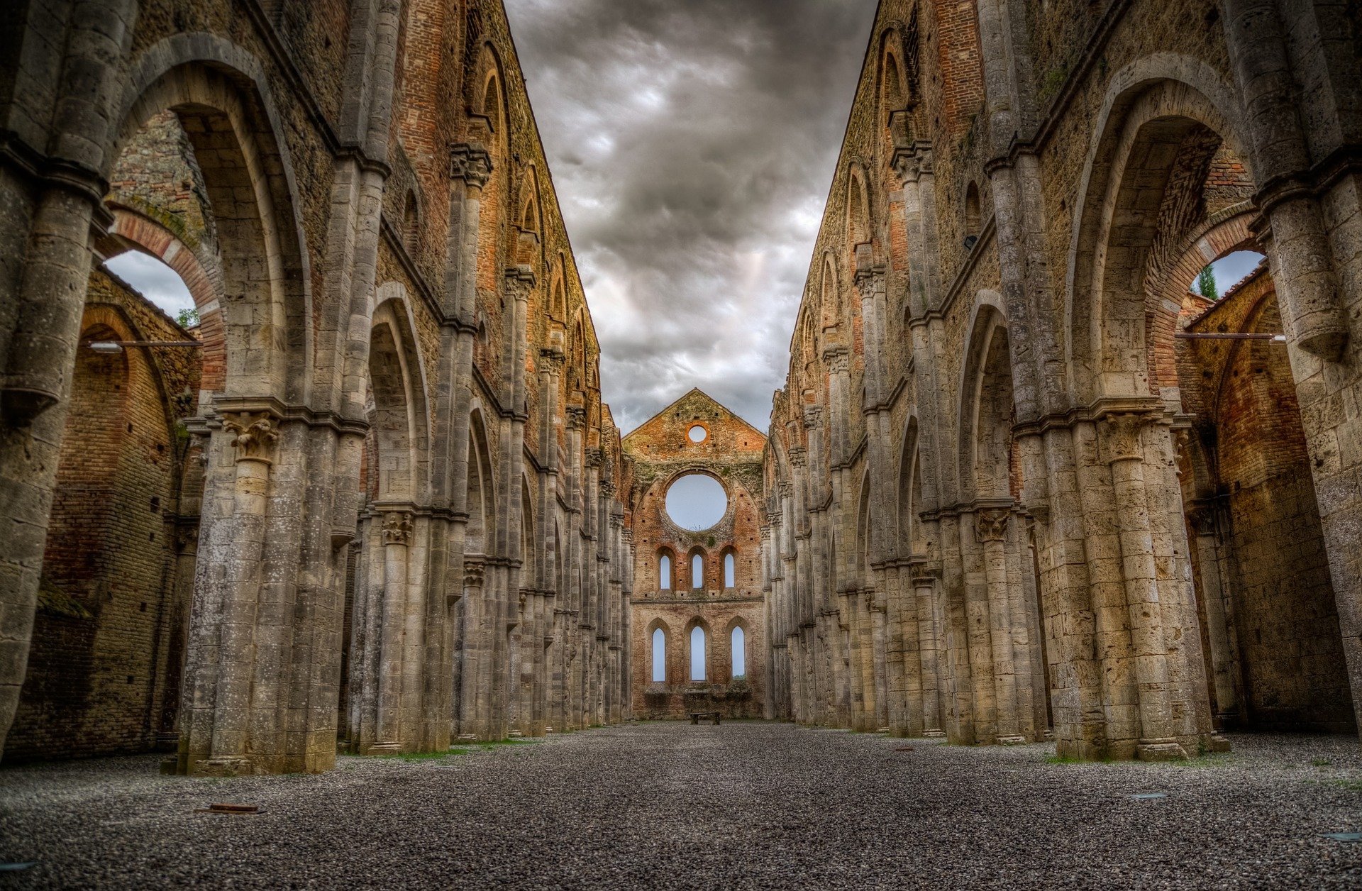 Kirche_Ruine_Wolke (c) Bild von Skitterphoto auf pixabay.de