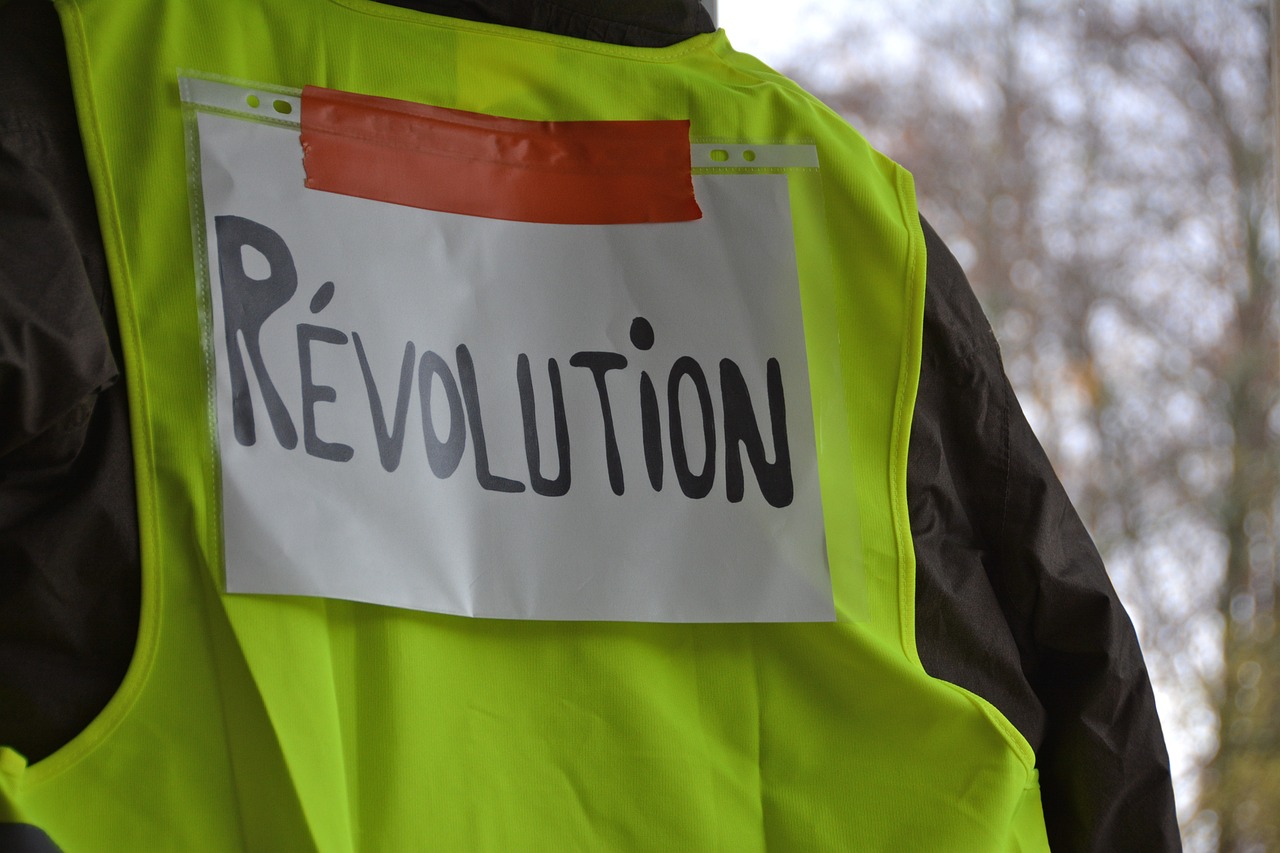 yellow-vests-3854259_1280 (c) Annabel P (www.pixabay.de)