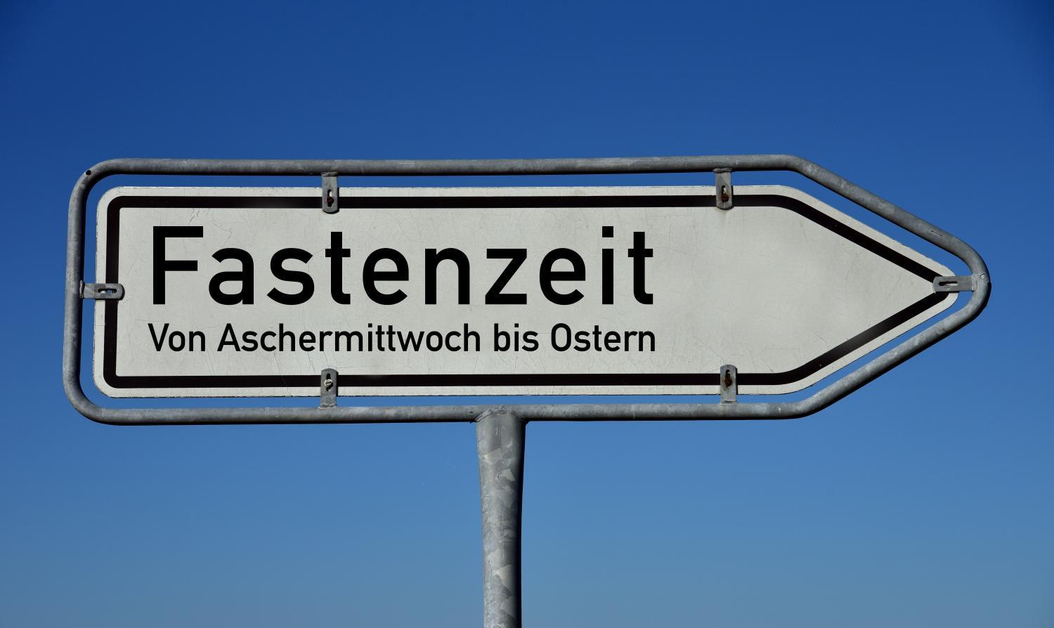 shield-3715001_Fastenzeit_2_by_ulleo_pixabay_pfarrbriefservice